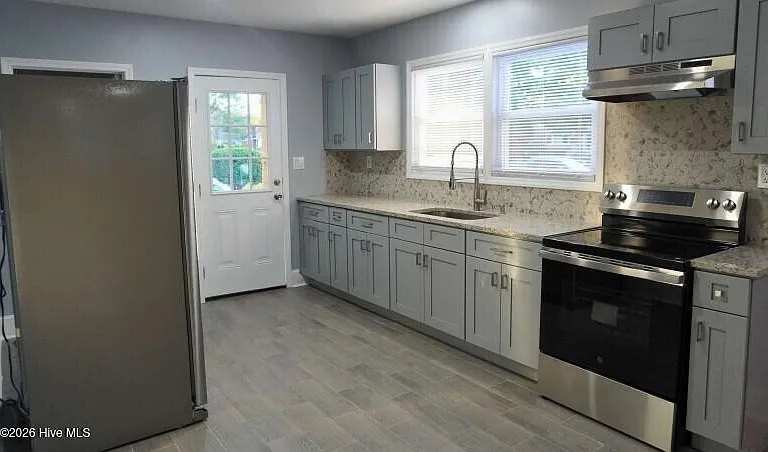 206 Thurston Dr W — Photo 2