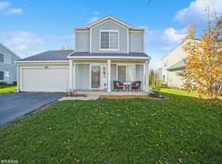 684 Fairview Ln, South Elgin, IL 60177