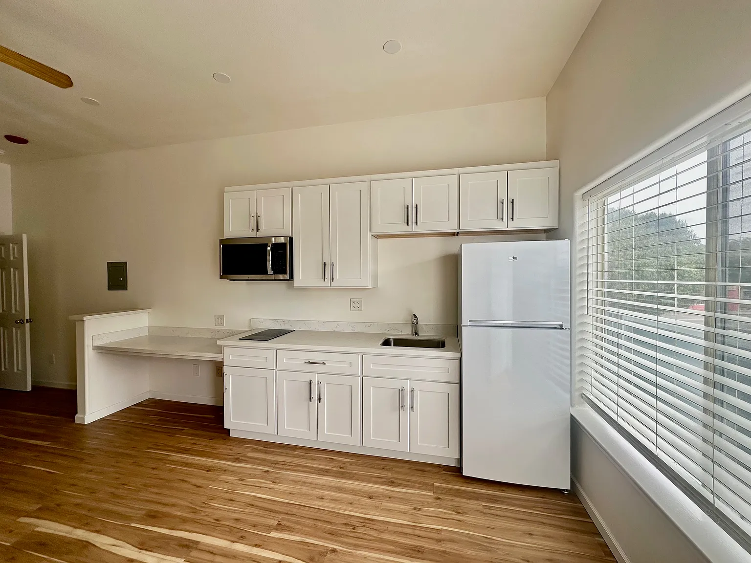1 bed, 400 sqft, $2,250 — Photo 3