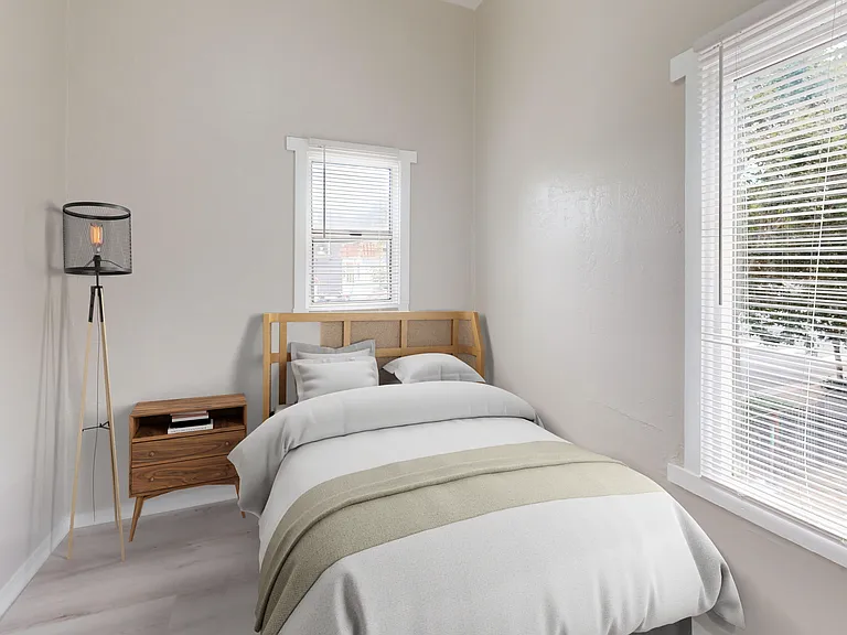 1405 Campbell St — Photo 9