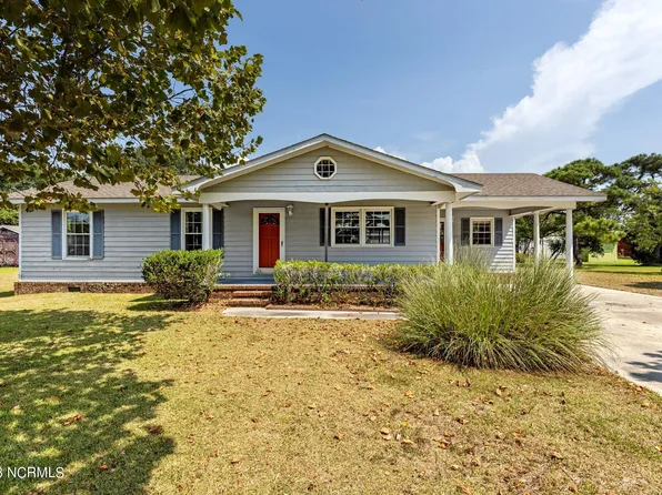221 Diamond City Drive, Harkers Island, NC 28531