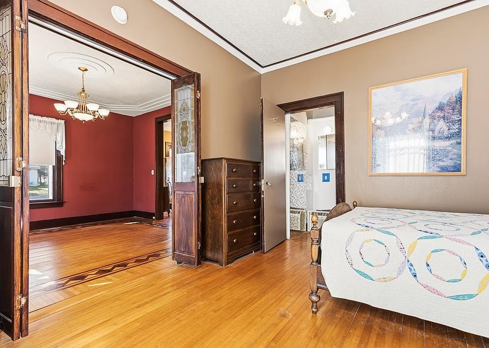 73rd image of 200 N Park St