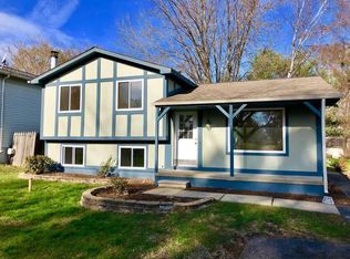 4064 Parkway Rd, Waterford, MI 48328