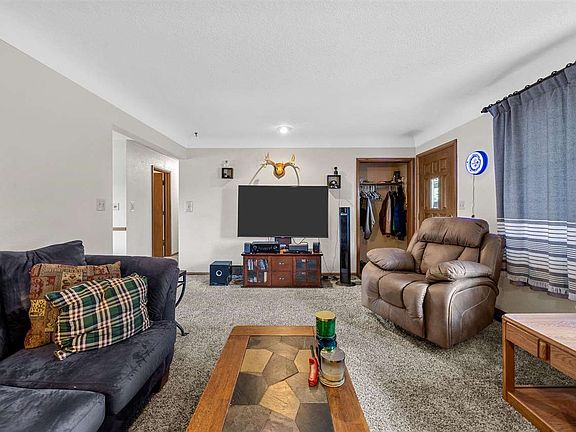 3rd image of 1805 Country Club Dr
