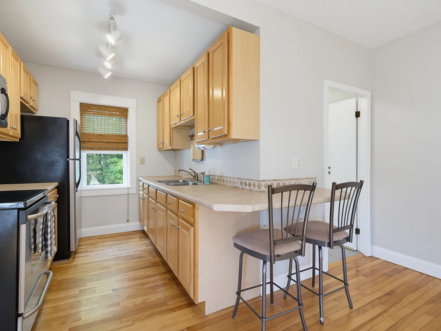 242 Lafayette St — Photo 3