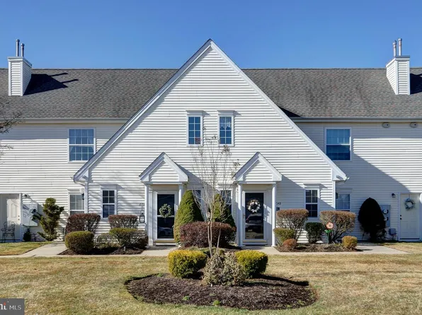 2702 Bluegrass Dr #B, Mount Laurel, NJ 08054