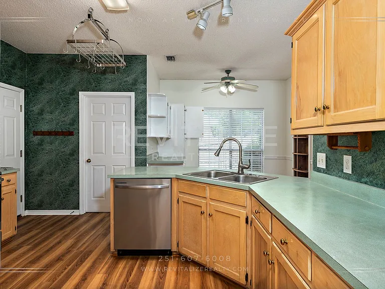 105 Ventura Cir — Photo 50