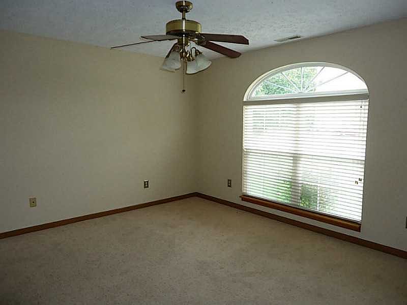 1st image of 126 Meadow Glen Dr
