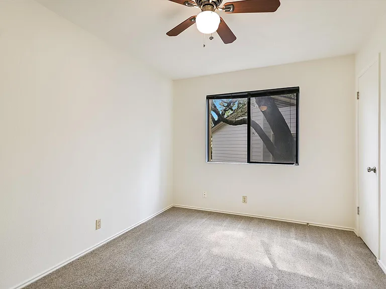 3500 Larchmont Cv #B — Photo 14
