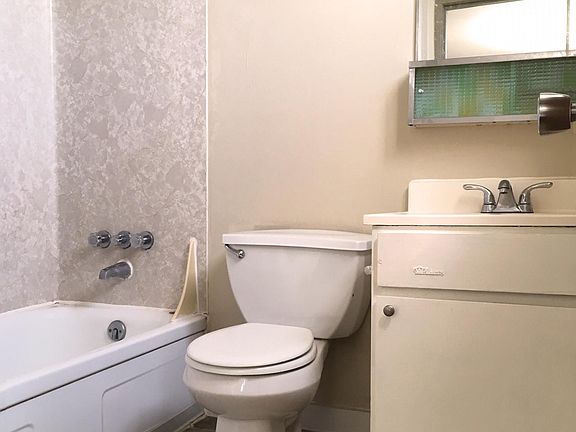 5th image of 5625 15th Ave NE APT 210