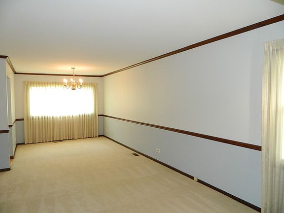 3rd image of 4015 Victoria Dr