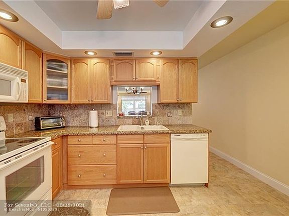 3rd image of 3201 Portofino Point #E2