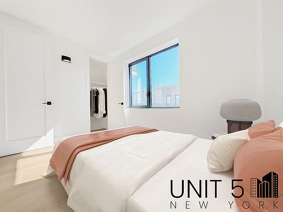 3rd image of 1312 Lincoln Pl #4C