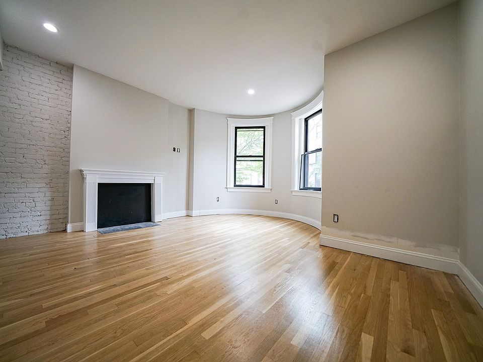 1st image of 10 Blackwood St #124