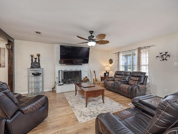 5th image of 310 Lynch Dr
