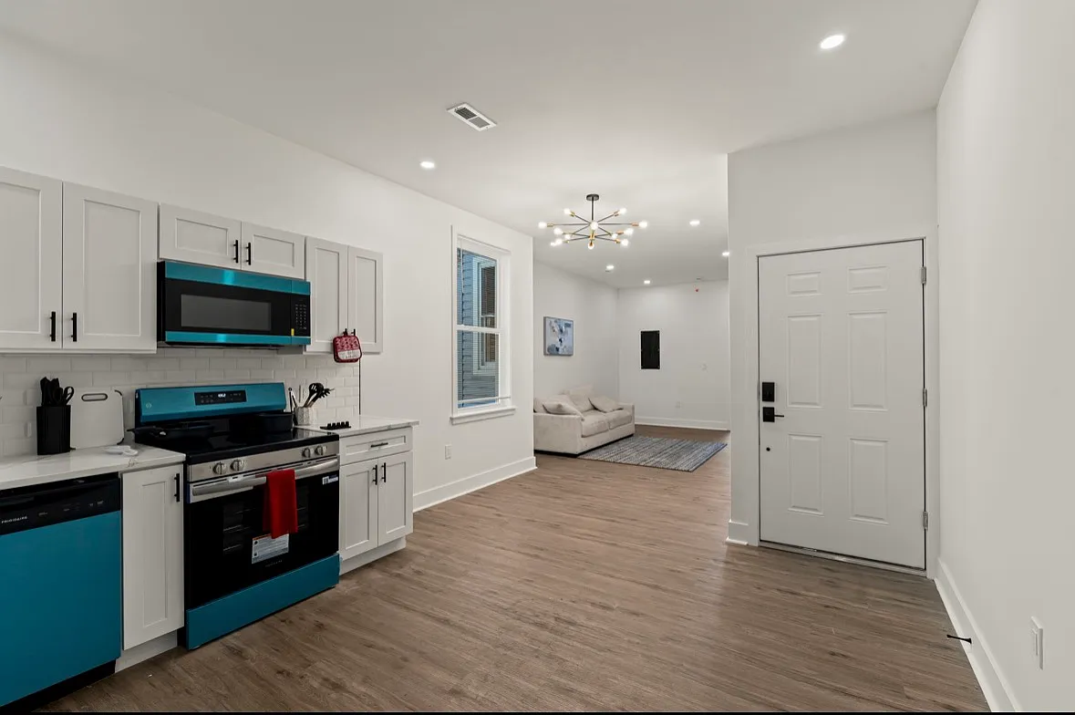 2 bed, 1400 sqft, $1,850 — Photo 1