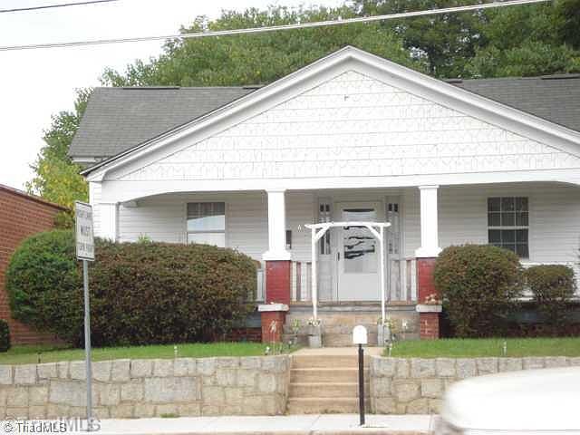 1st image of 611 N Scales St