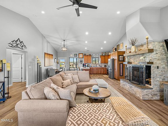 2nd image of 3095 E Pinetree Dr