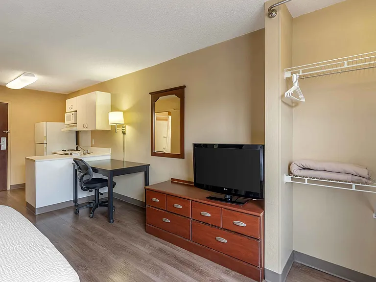 Studio Suite - 1 Queen Bed
