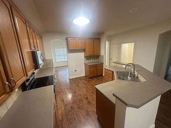 5th image of 4717 Worchester Ln