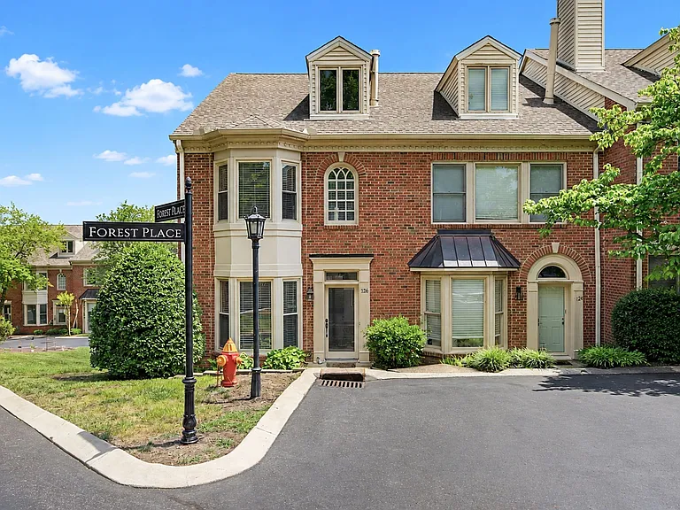 126 Forest Place Cir — Photo 1