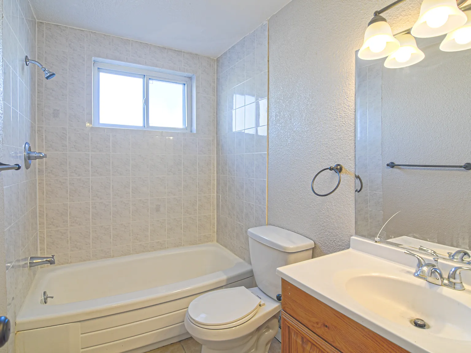 41 South Lincoln Street - 303 — Photo 2