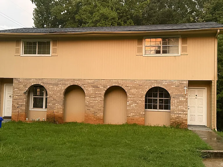 1061 Laurel Ln NW #B — Photo 1