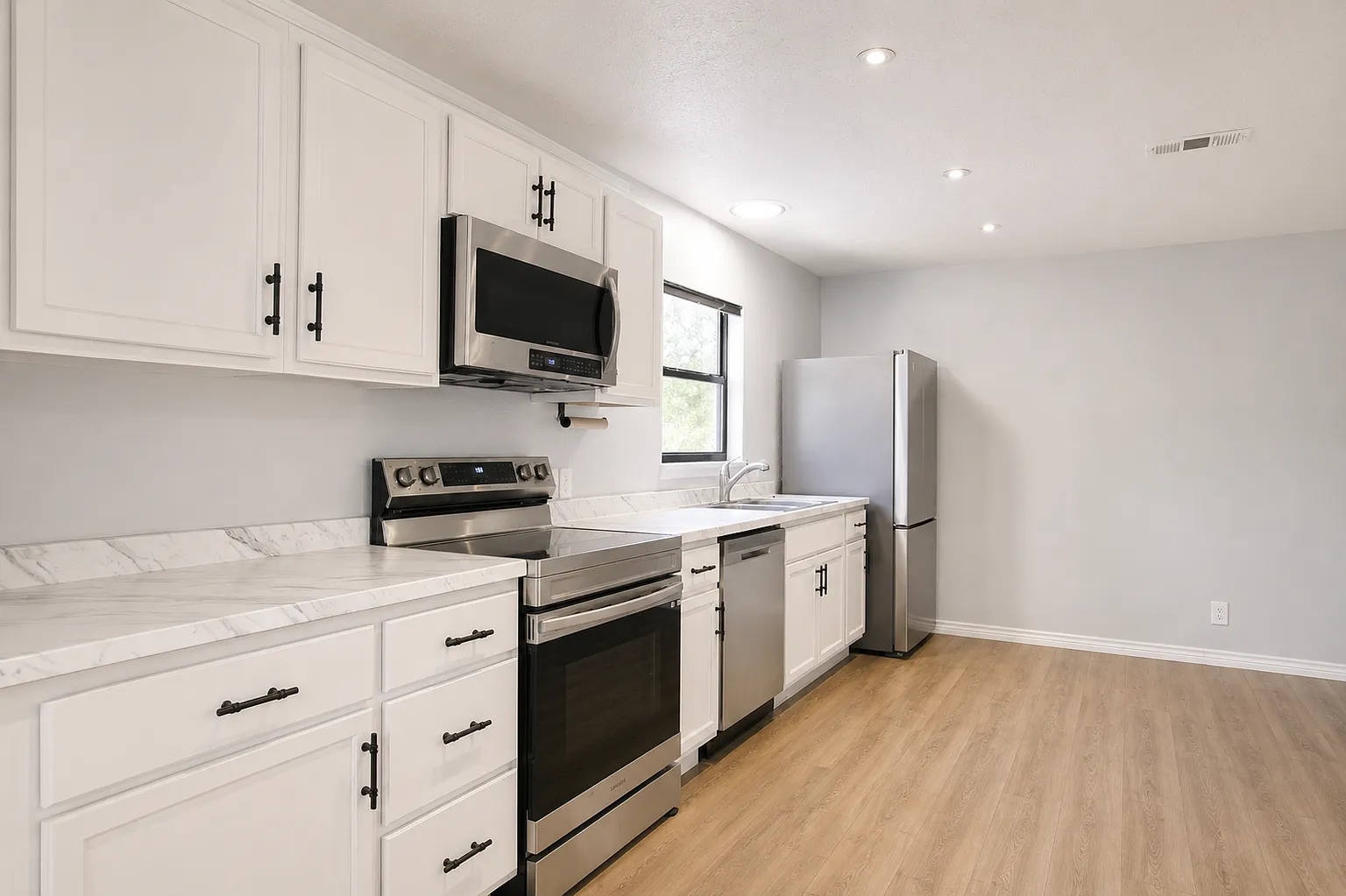 2 bed, 1392 sqft, $1,800 — Photo 3