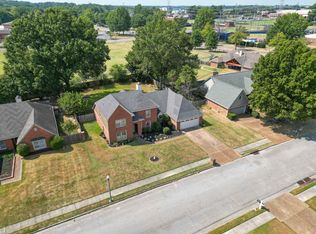 2033 Westbriar Dr, Cordova, TN 38016