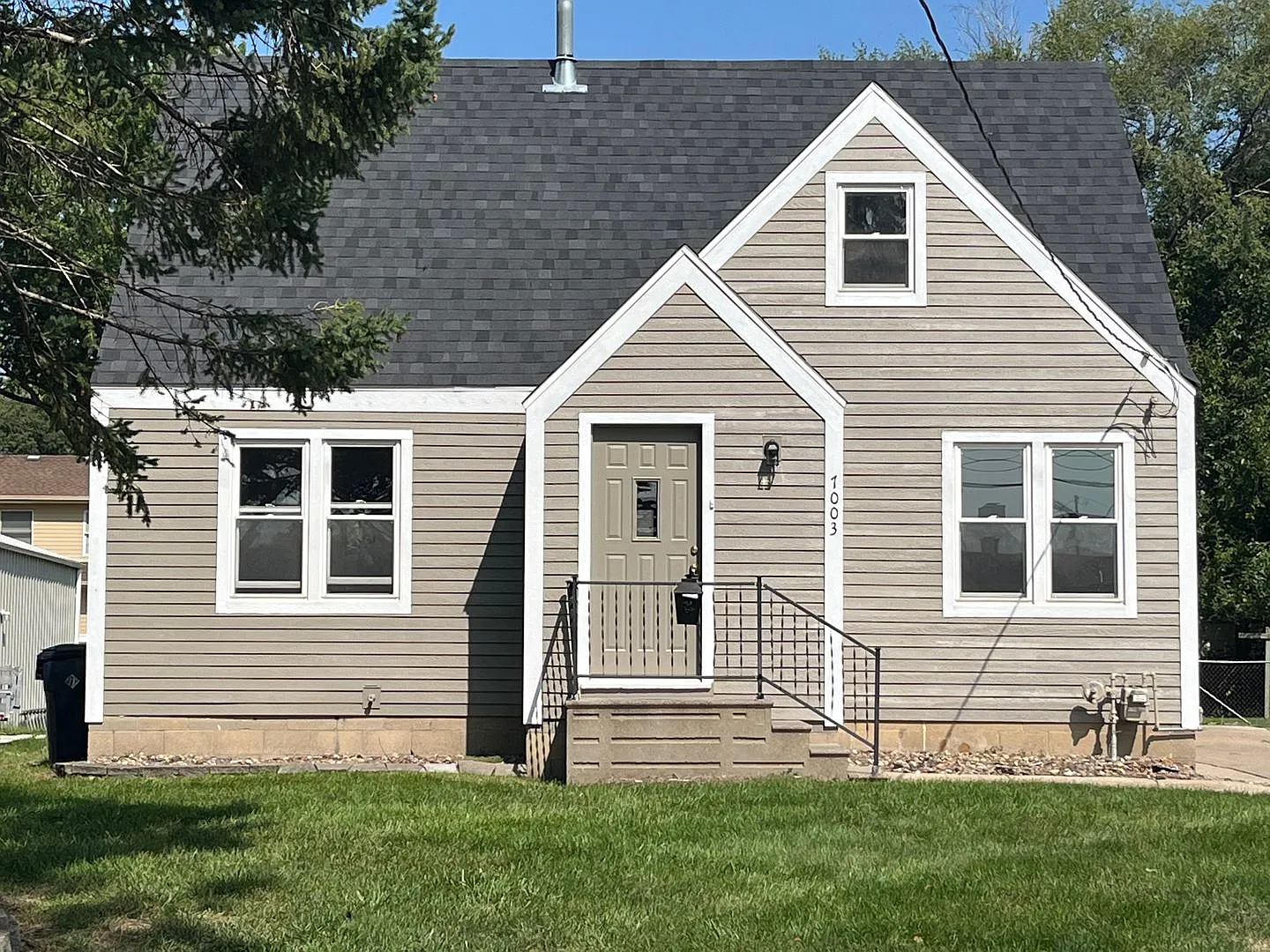 3 Bedroom Home for rent in Urbandale, IA — Photo 2