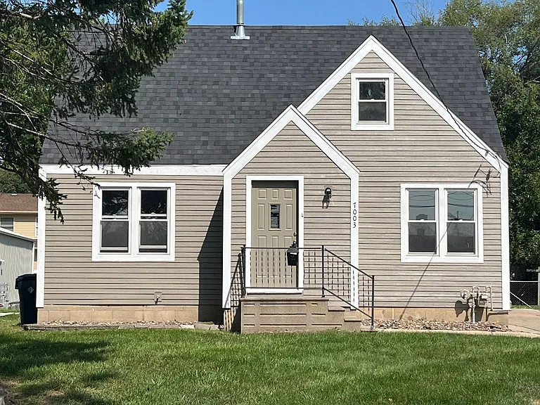 3 Bedroom Home for rent in Urbandale, IA — Photo 2