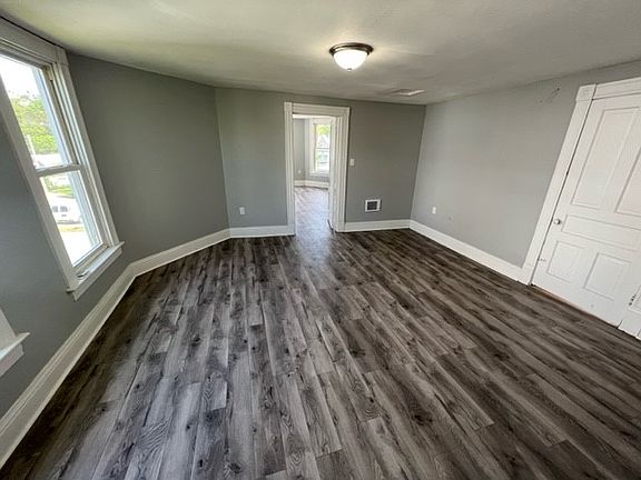5th image of 140 Hall Ave APT 3