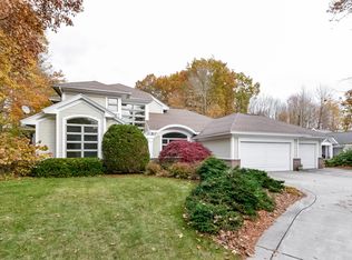 18029 Wildwood Springs Pkwy, Spring Lake, MI 49456
