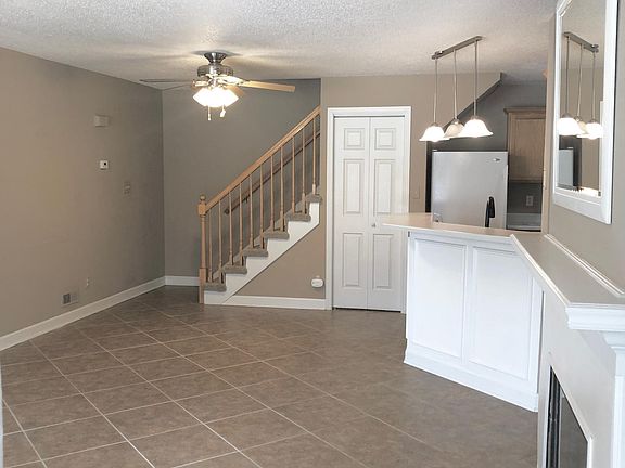 4th image of 1307 Burr Oaks Dr