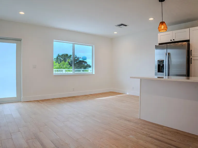 238 SE 1st Ave #4 — Photo 4