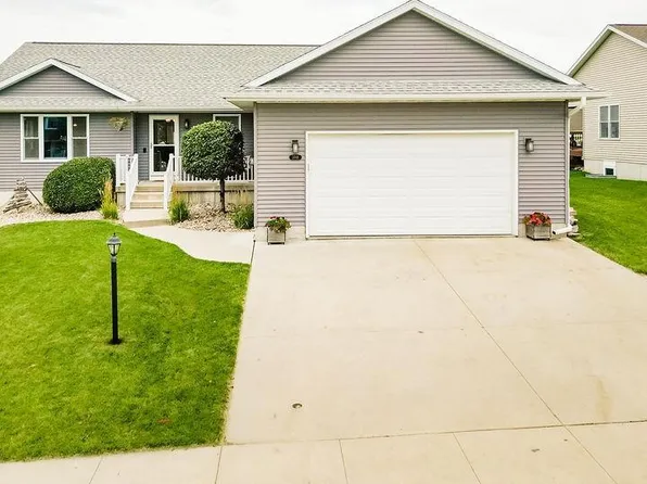 3701 Monaghan Dr, Waverly, IA 50677