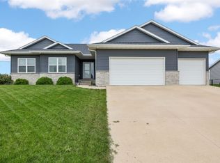 6319 Hoover Trail Rd SW, Cedar Rapids, IA 52404