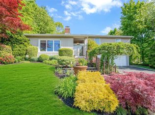 14 Long Ridge Rd, Plainview, NY 11803