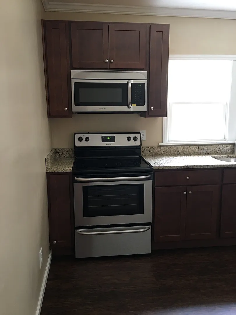104 N Salisbury St — Photo 3