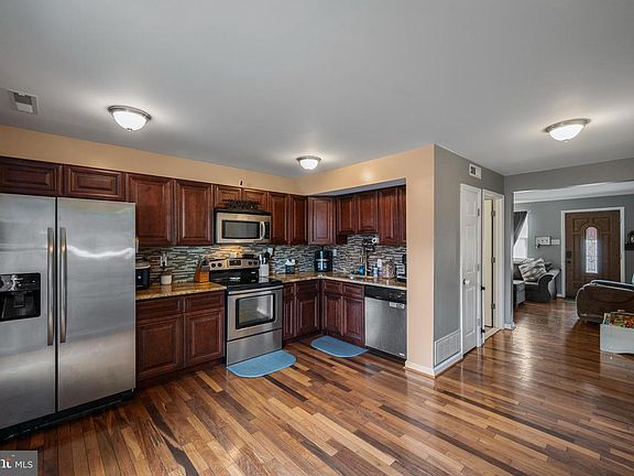 5th image of 143 Grand Dr