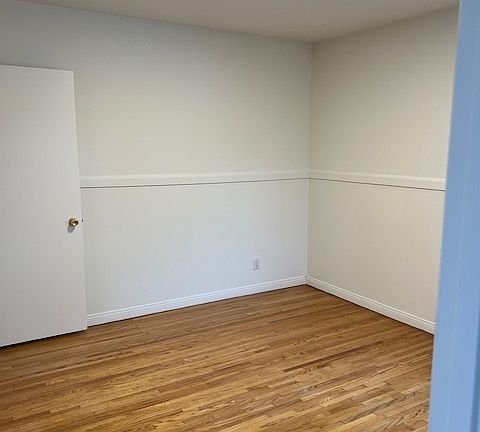 2nd image of 10736 Homeland Ave