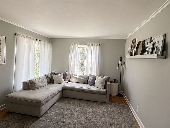 4th image of 2181 W Marne Ave