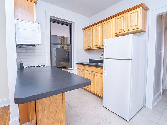 2nd image of 21-54 Crescent St #3D