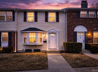 19585 Mariner Ct, Northville, MI