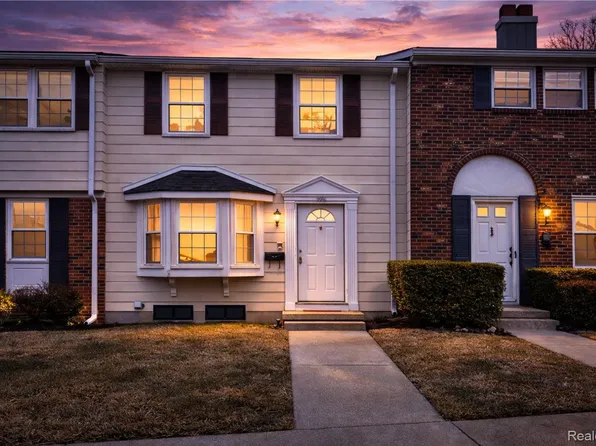 19585 Mariner Ct, Northville, MI 48167