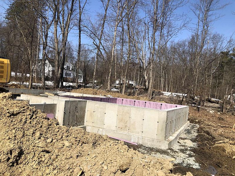 4th image of 40 EDMEL Road