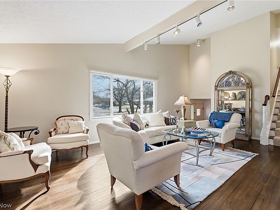 4th image of 1884 Brainard Rd