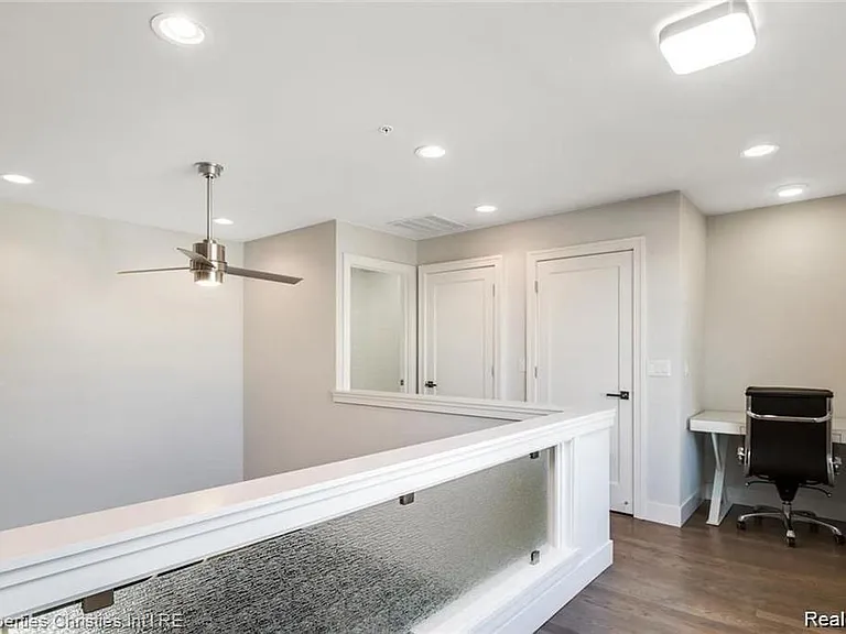 642 W Eleven Mile Rd — Photo 13
