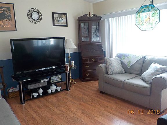 3rd image of 94 Country Ln