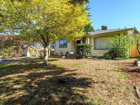 3rd image of 3329 Louise Avenue W